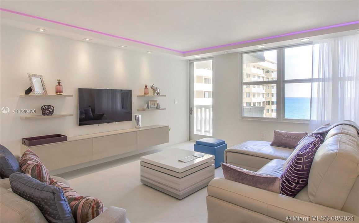 Recently Sold: $1,299,000 (2 beds, 2 baths, 1688 Square Feet)