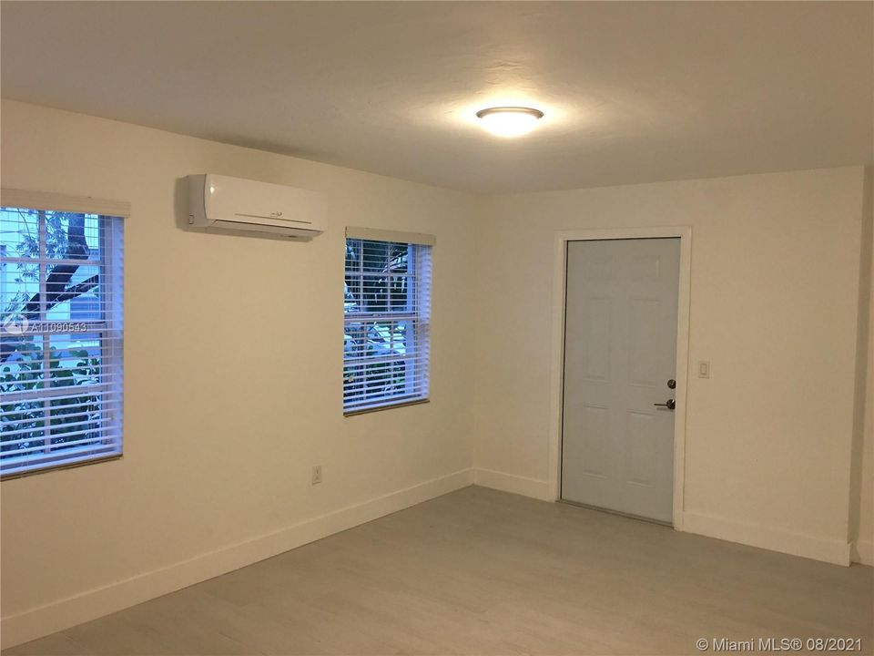 Недавно арендовано: $1,400 (0 спален, 1 ванн, 350 Квадратных фут)