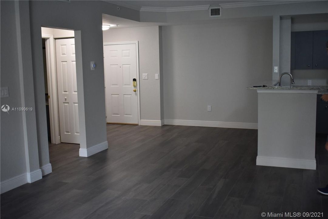 Recently Rented: $2,100 (2 beds, 2 baths, 1071 Square Feet)