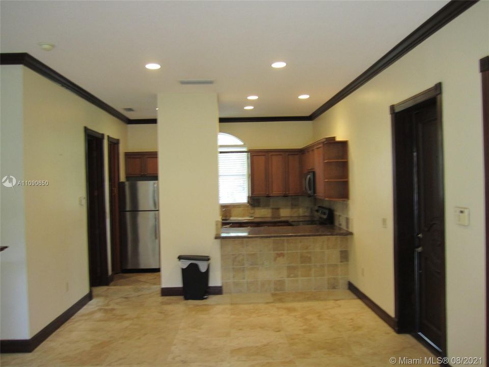 Recientemente alquilado: $1,300 (1 camas, 1 baños, 650 Pies cuadrados)