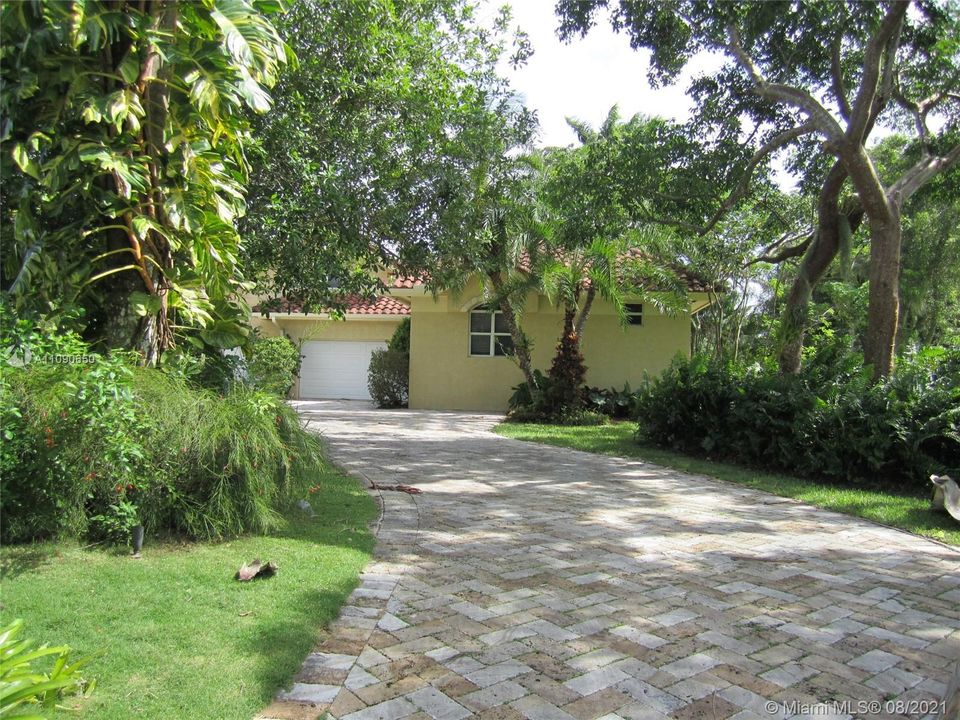 Recientemente alquilado: $1,300 (1 camas, 1 baños, 650 Pies cuadrados)