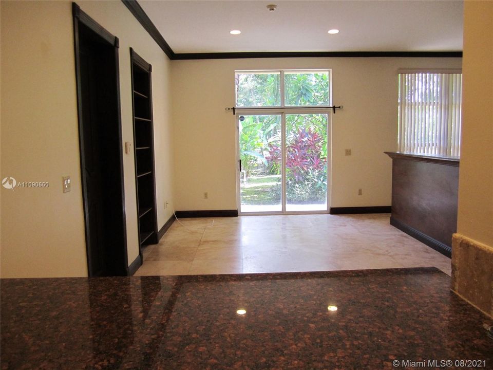 Recientemente alquilado: $1,300 (1 camas, 1 baños, 650 Pies cuadrados)