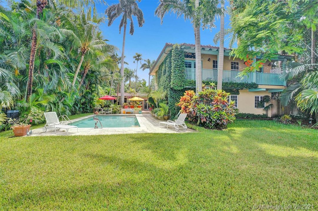 Recently Sold: $2,999,000 (4 beds, 5 baths, 4711 Square Feet)