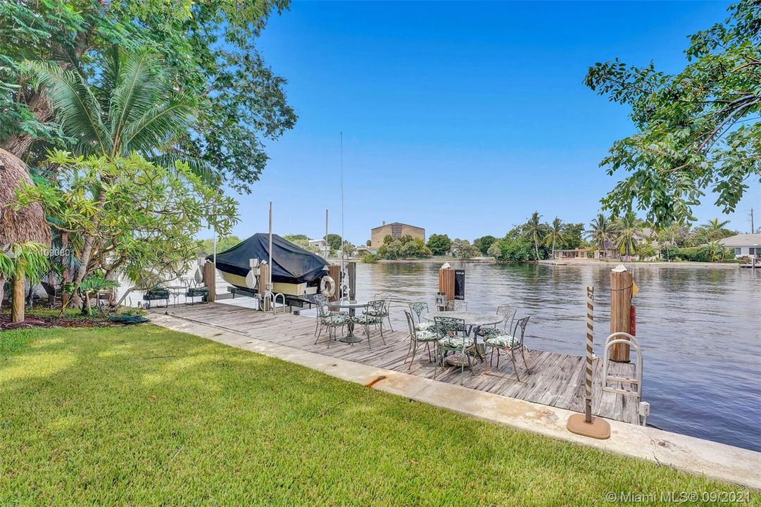 Recently Sold: $2,999,000 (4 beds, 5 baths, 4711 Square Feet)