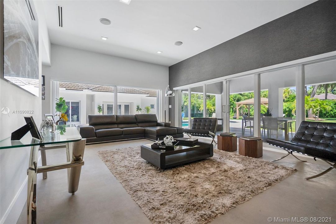 Recently Sold: $3,085,000 (6 beds, 5 baths, 4682 Square Feet)