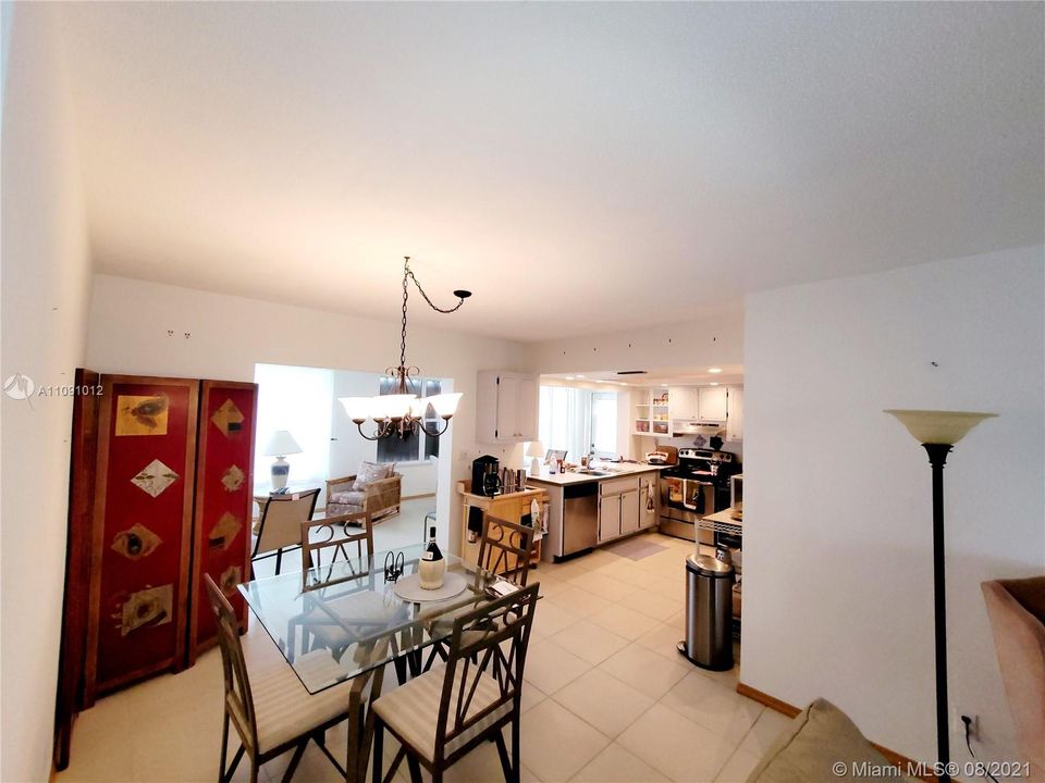 Недавно продано: $240,000 (3 спален, 2 ванн, 1592 Квадратных фут)