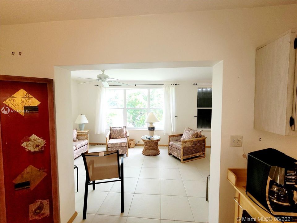 Недавно продано: $240,000 (3 спален, 2 ванн, 1592 Квадратных фут)