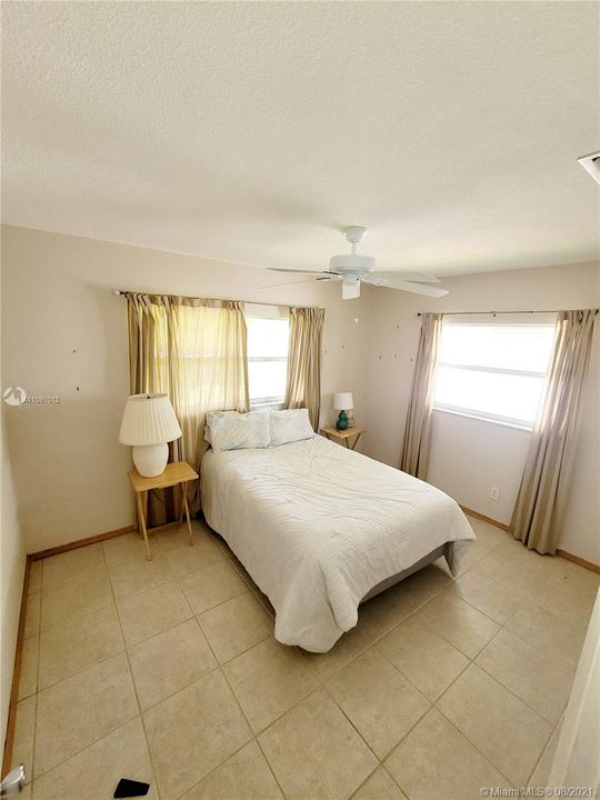 Недавно продано: $240,000 (3 спален, 2 ванн, 1592 Квадратных фут)