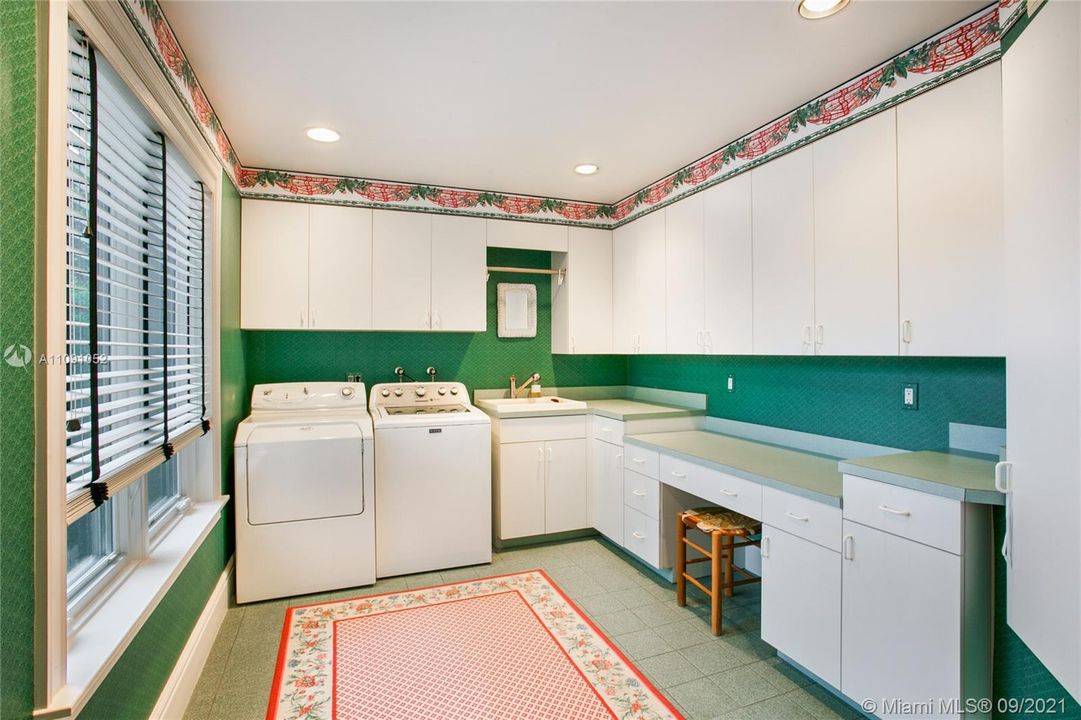 Oversized laundry room