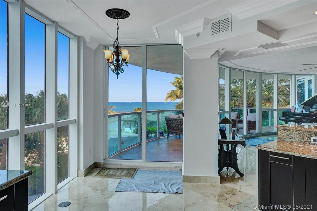 Recently Sold: $1,645,000 (2 beds, 3 baths, 2809 Square Feet)