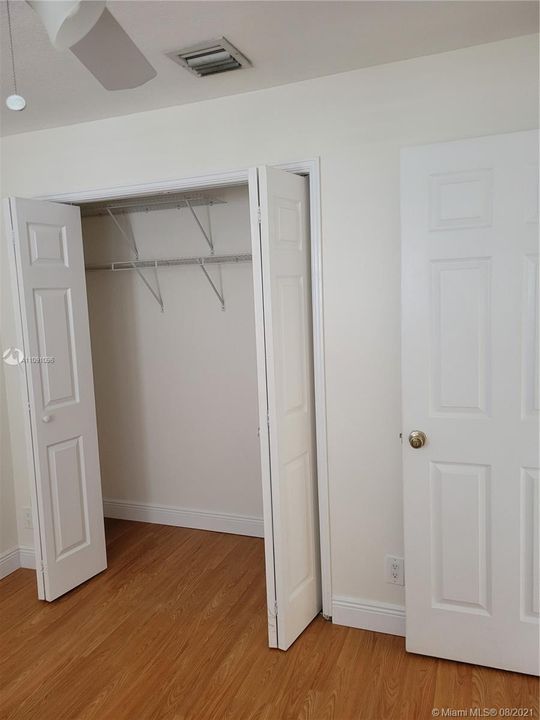 011GuestBedroomCloset1