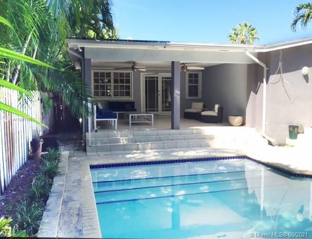 Recently Sold: $1,100,000 (3 beds, 2 baths, 2276 Square Feet)