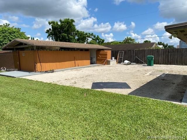 Recently Sold: $825,000 (3 beds, 3 baths, 2527 Square Feet)