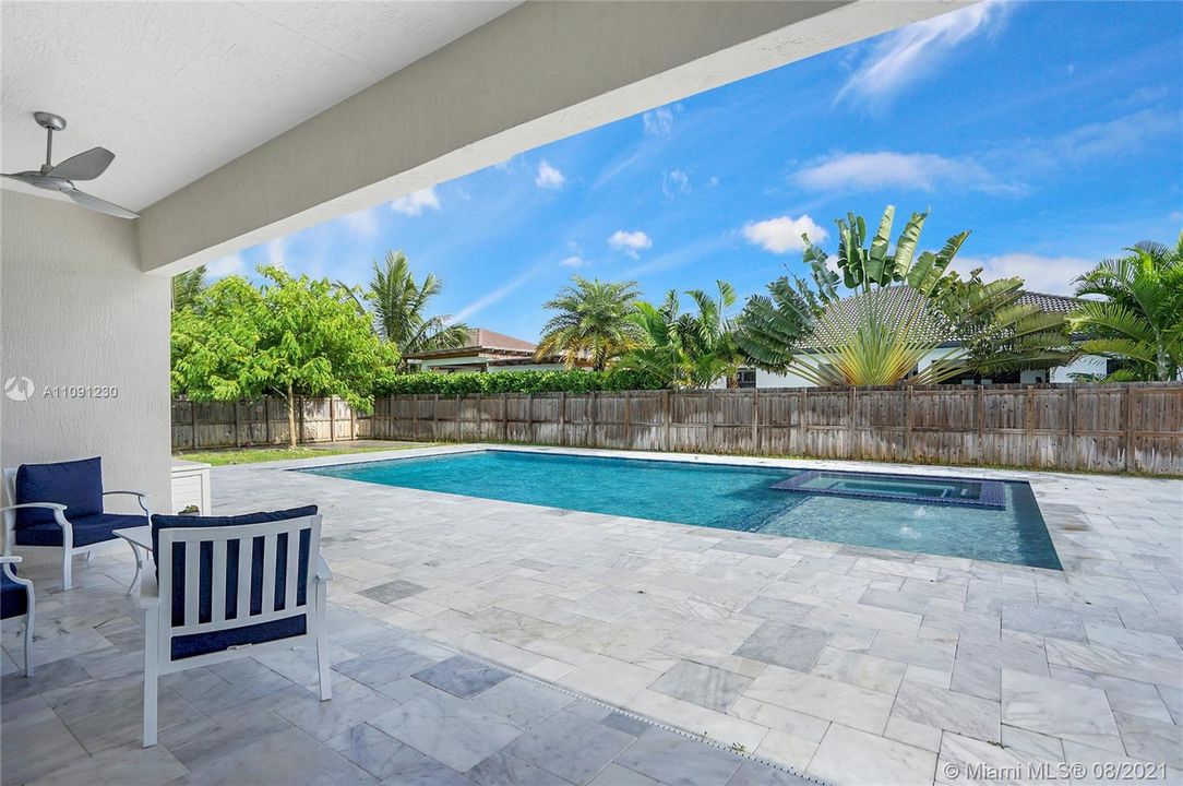 Recently Sold: $950,000 (5 beds, 3 baths, 2664 Square Feet)