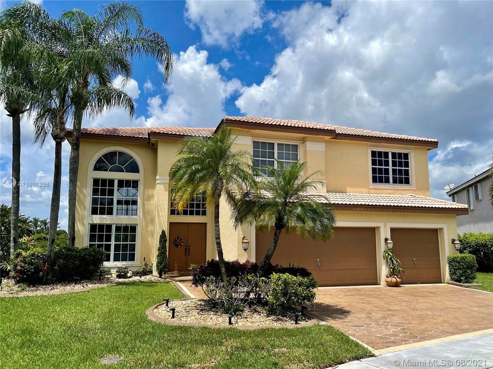 Recently Sold: $775,000 (5 beds, 3 baths, 3378 Square Feet)