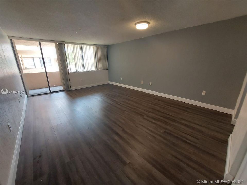 Recently Rented: $19,200 (1 beds, 1 baths, 725 Square Feet)