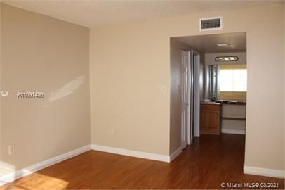 Recently Sold: $120,000 (1 beds, 1 baths, 695 Square Feet)