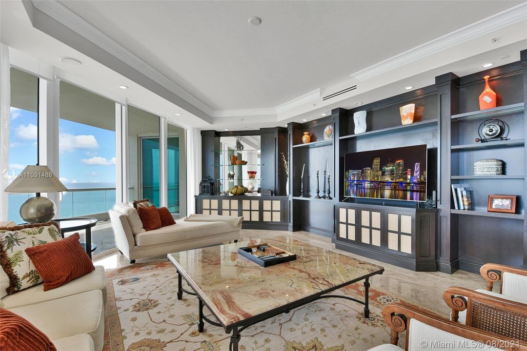 Recently Sold: $3,500,000 (4 beds, 6 baths, 3735 Square Feet)