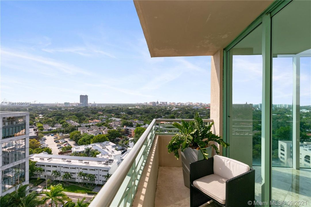 Recently Sold: $1,250,000 (2 beds, 2 baths, 2028 Square Feet)