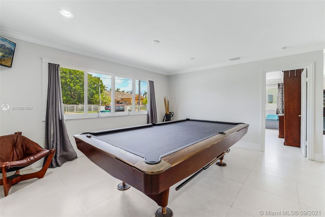Recently Sold: $1,295,000 (4 beds, 3 baths, 3500 Square Feet)