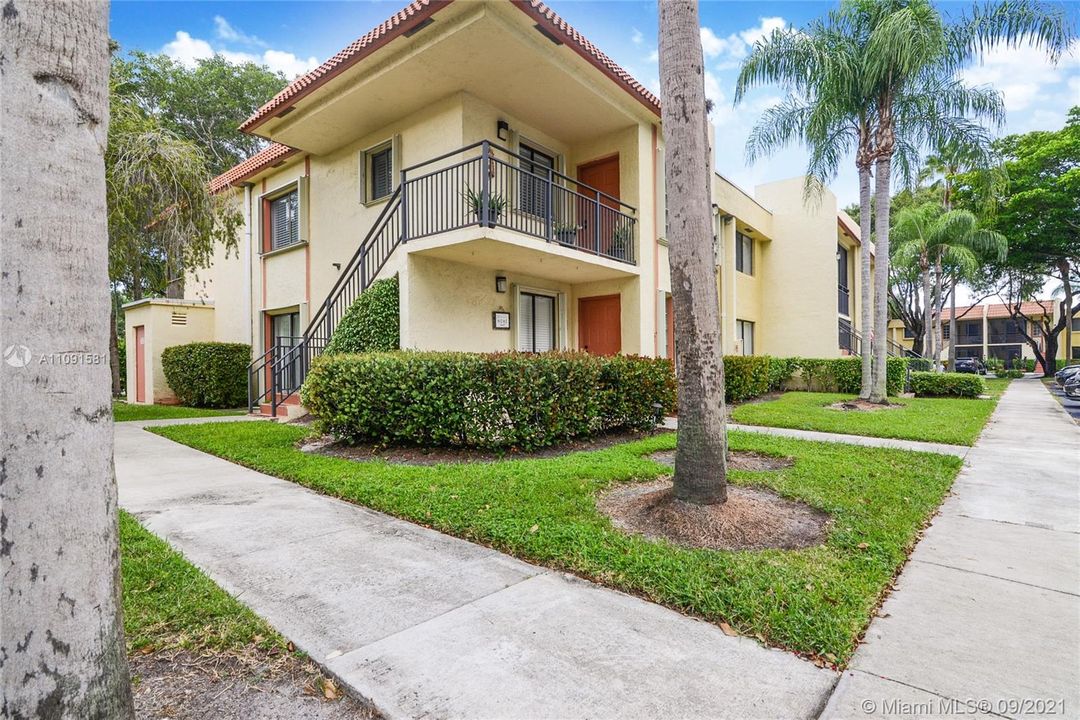 Recently Sold: $265,000 (2 beds, 2 baths, 1231 Square Feet)