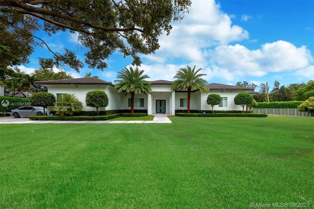 Recently Sold: $4,349,000 (5 beds, 5 baths, 5255 Square Feet)
