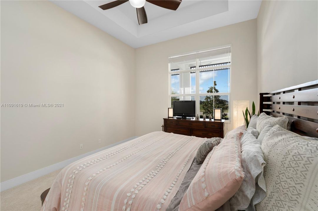 最近售出: $985,000 (4 贝兹, 4 浴室, 3249 平方英尺)