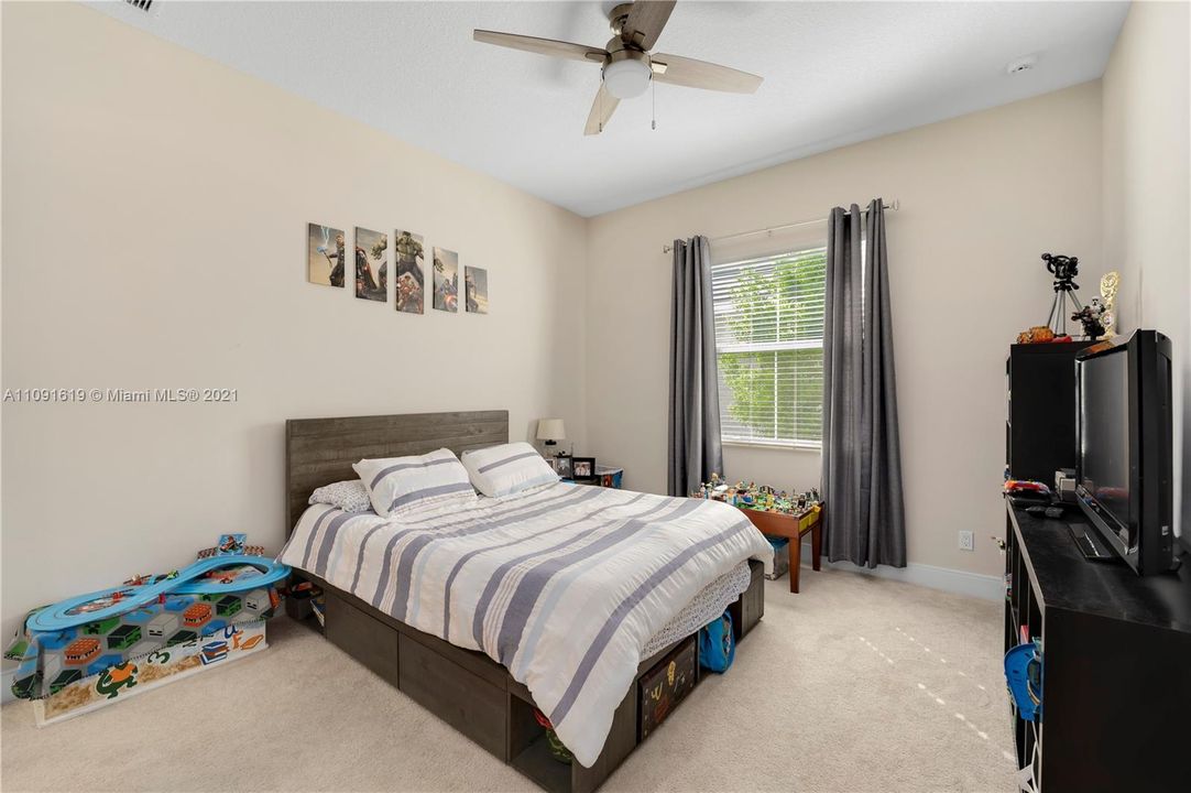 最近售出: $985,000 (4 贝兹, 4 浴室, 3249 平方英尺)