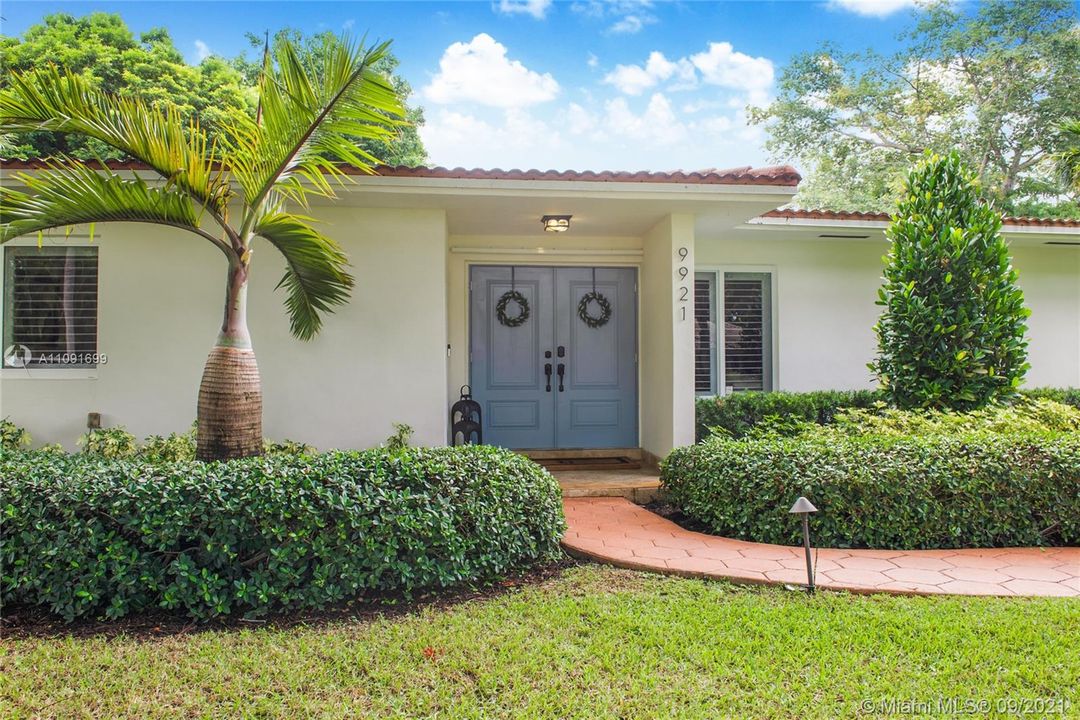 Recently Sold: $1,400,000 (4 beds, 3 baths, 2303 Square Feet)