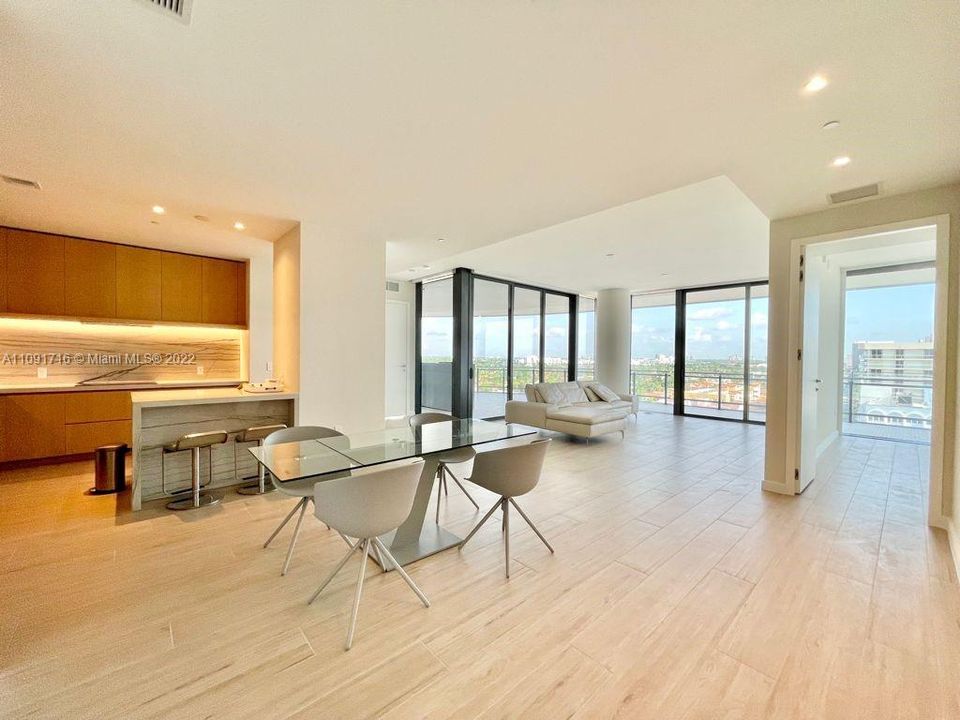 Recently Sold: $3,899,000 (2 beds, 2 baths, 1522 Square Feet)