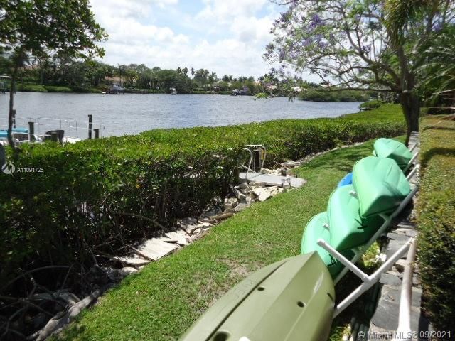 Water Club . Kayaks and Paddleboards