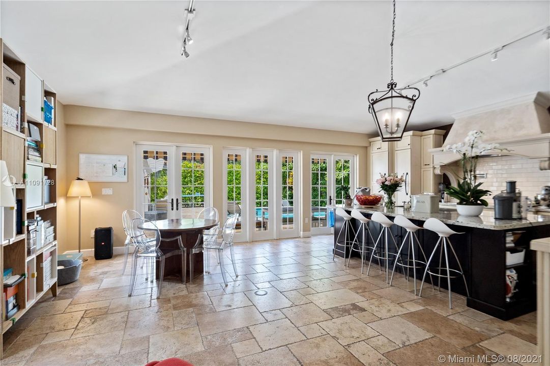 Recently Sold: $2,500,000 (3 beds, 4 baths, 2890 Square Feet)