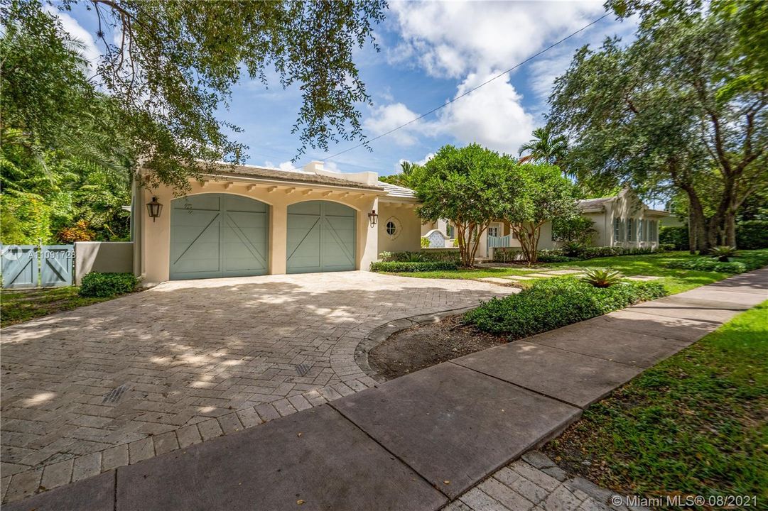 Recently Sold: $2,500,000 (3 beds, 4 baths, 2890 Square Feet)