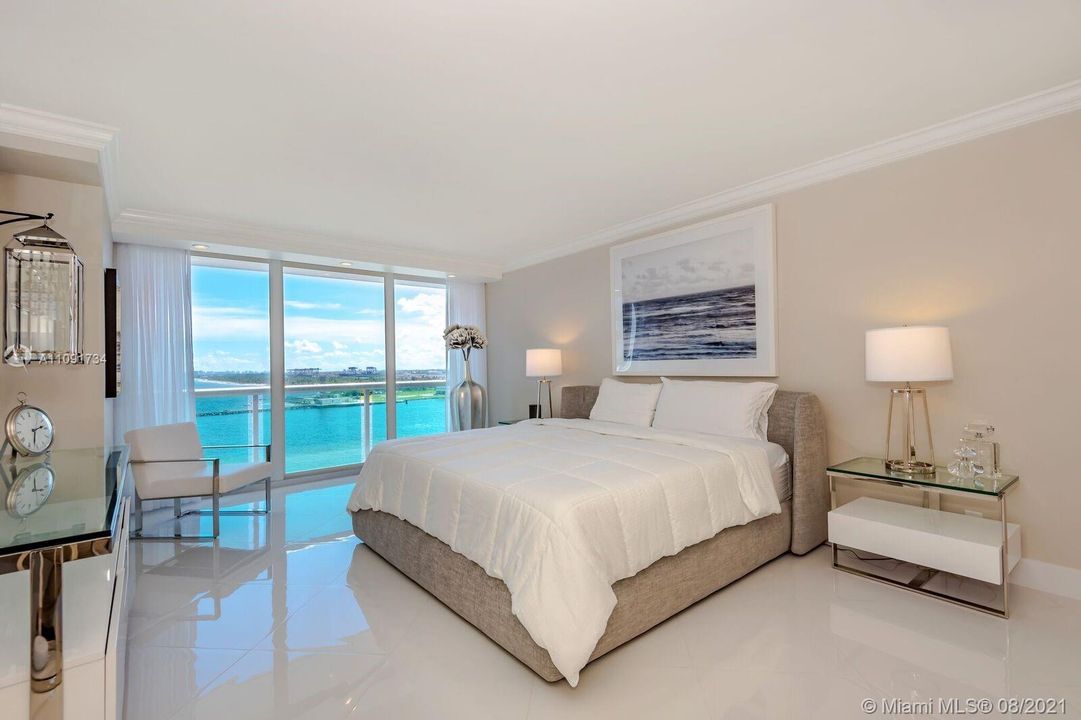 Recently Sold: $1,295,000 (2 beds, 2 baths, 1912 Square Feet)