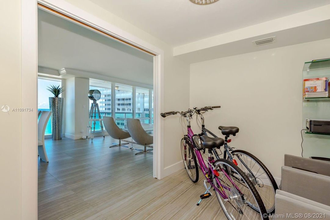 Recently Sold: $1,295,000 (2 beds, 2 baths, 1912 Square Feet)