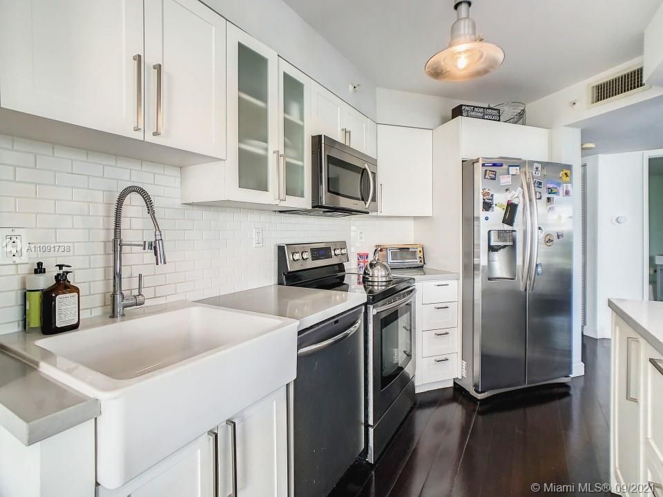 Recently Sold: $450,000 (2 beds, 2 baths, 1070 Square Feet)