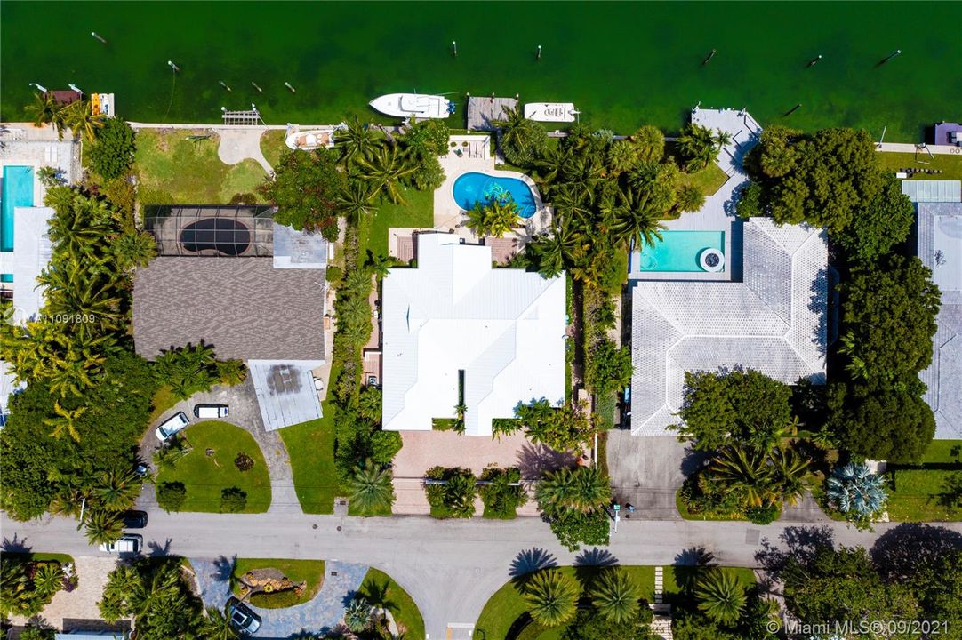 Recently Sold: $7,900,000 (4 beds, 5 baths, 3202 Square Feet)