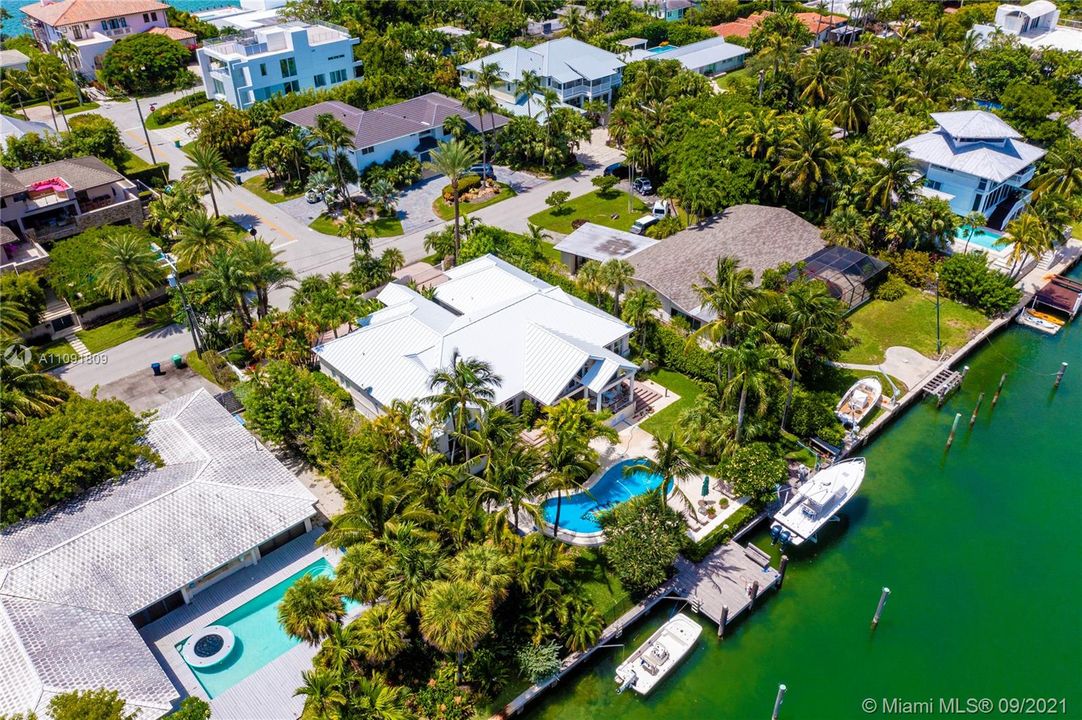 Recently Sold: $7,900,000 (4 beds, 5 baths, 3202 Square Feet)