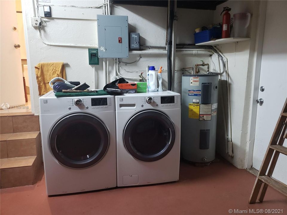 Washer/Dryer in Garage