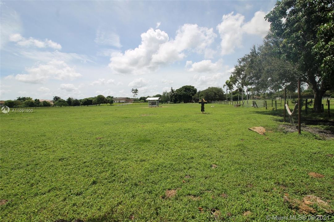 Vendido Recientemente: $1,350,000 (4.62 acres)