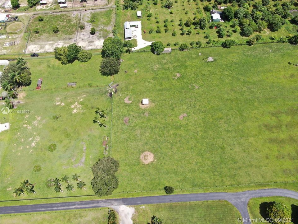 Vendido Recientemente: $1,350,000 (4.62 acres)