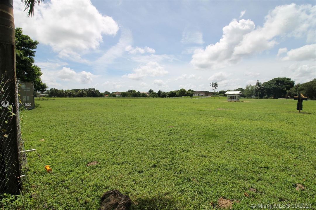 Vendido Recientemente: $1,350,000 (4.62 acres)