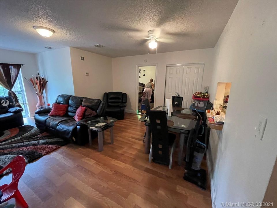 Recently Sold: $199,900 (3 beds, 1 baths, 1152 Square Feet)