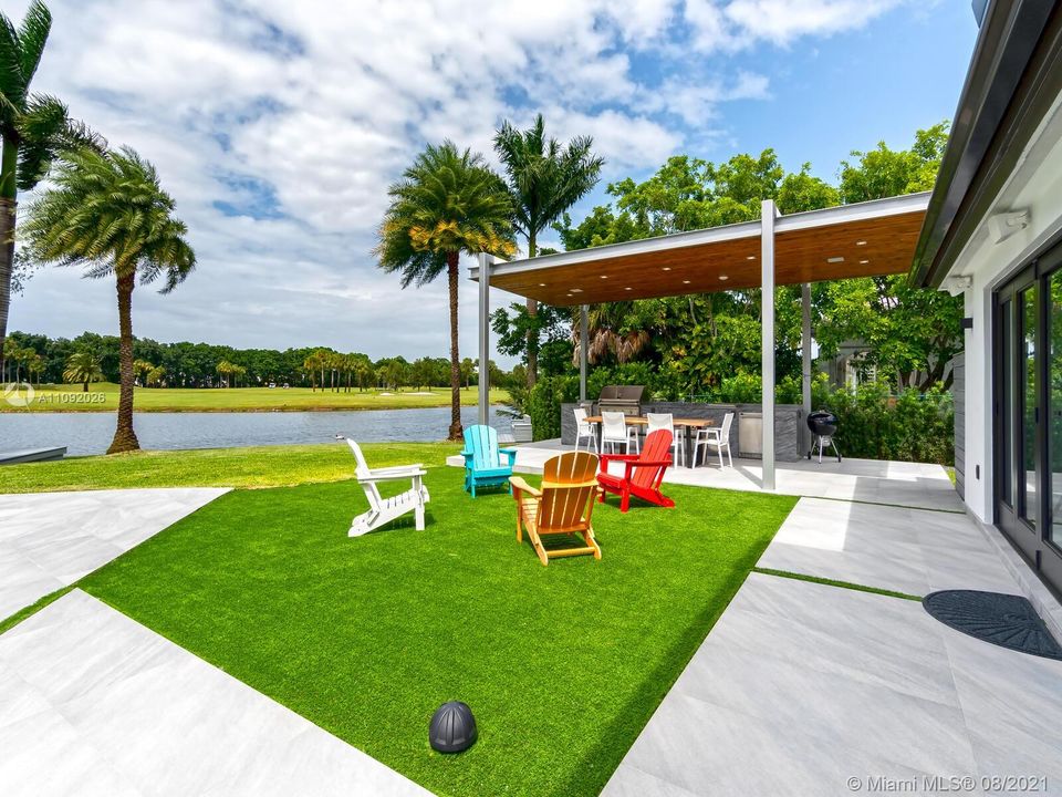 Recently Sold: $3,430,000 (5 beds, 5 baths, 4794 Square Feet)