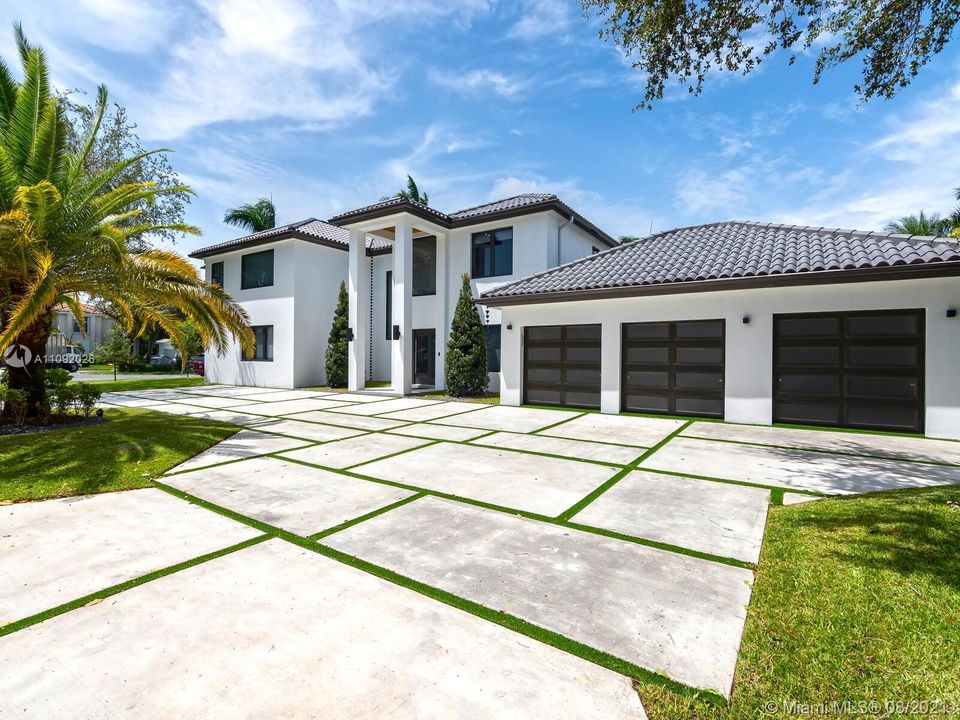 Recently Sold: $3,430,000 (5 beds, 5 baths, 4794 Square Feet)