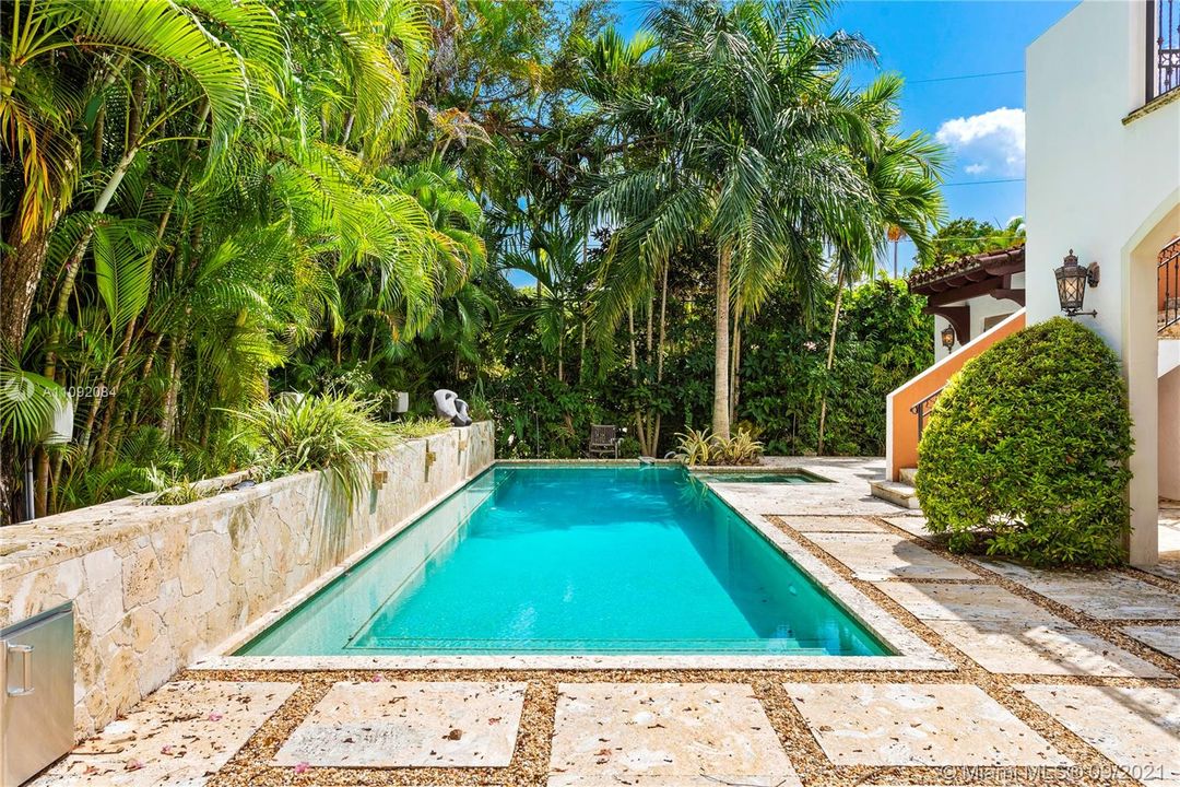 Recently Sold: $3,250,000 (4 beds, 4 baths, 4111 Square Feet)