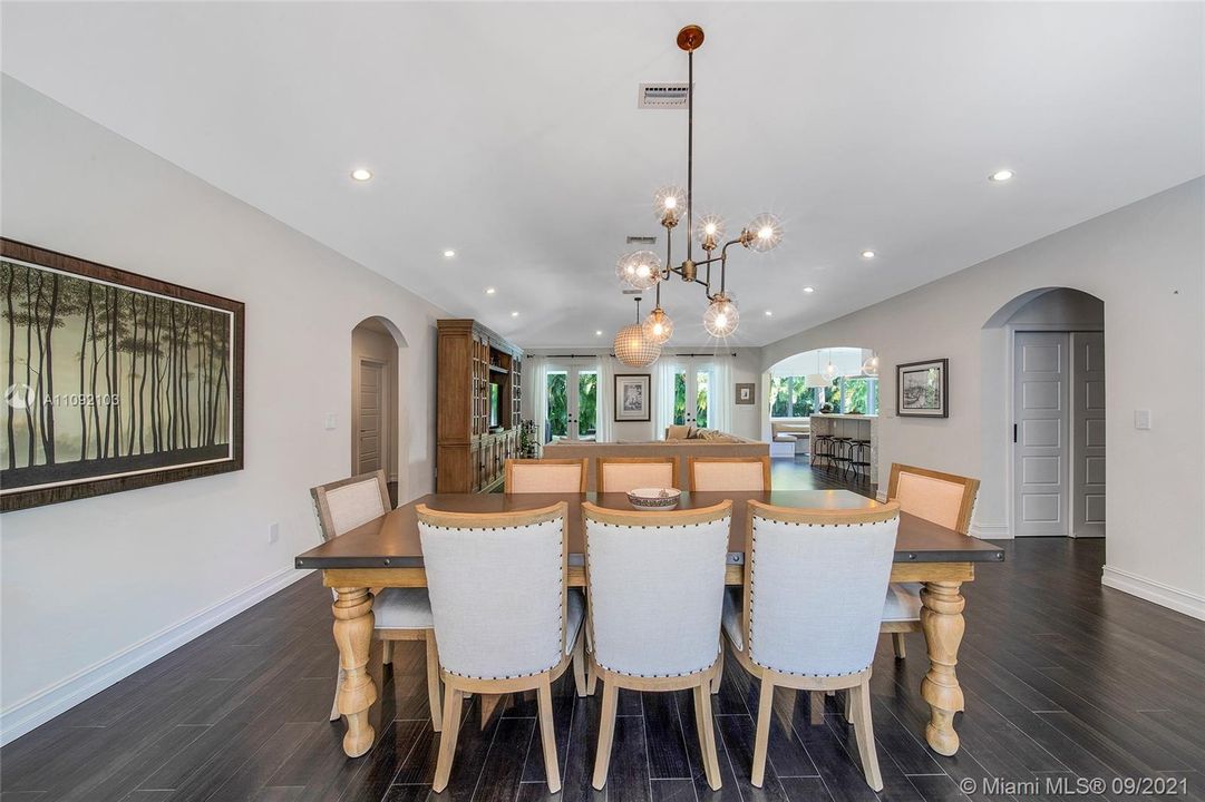 Recently Sold: $2,350,000 (4 beds, 3 baths, 2716 Square Feet)