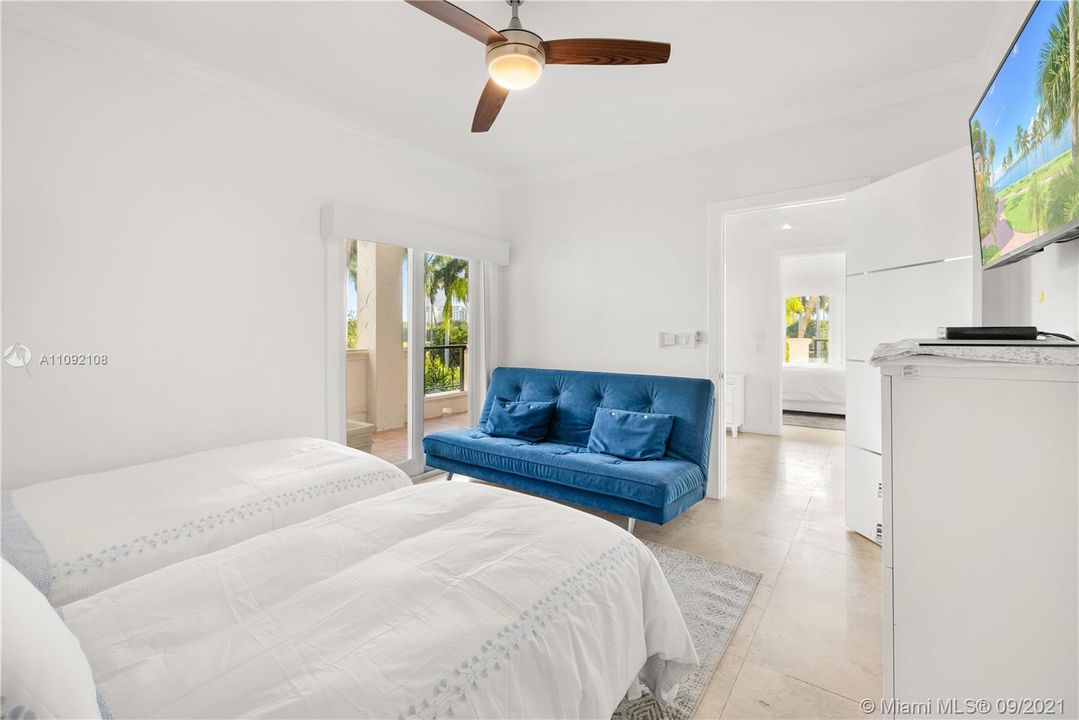 Recently Sold: $2,950,000 (3 beds, 3 baths, 2744 Square Feet)