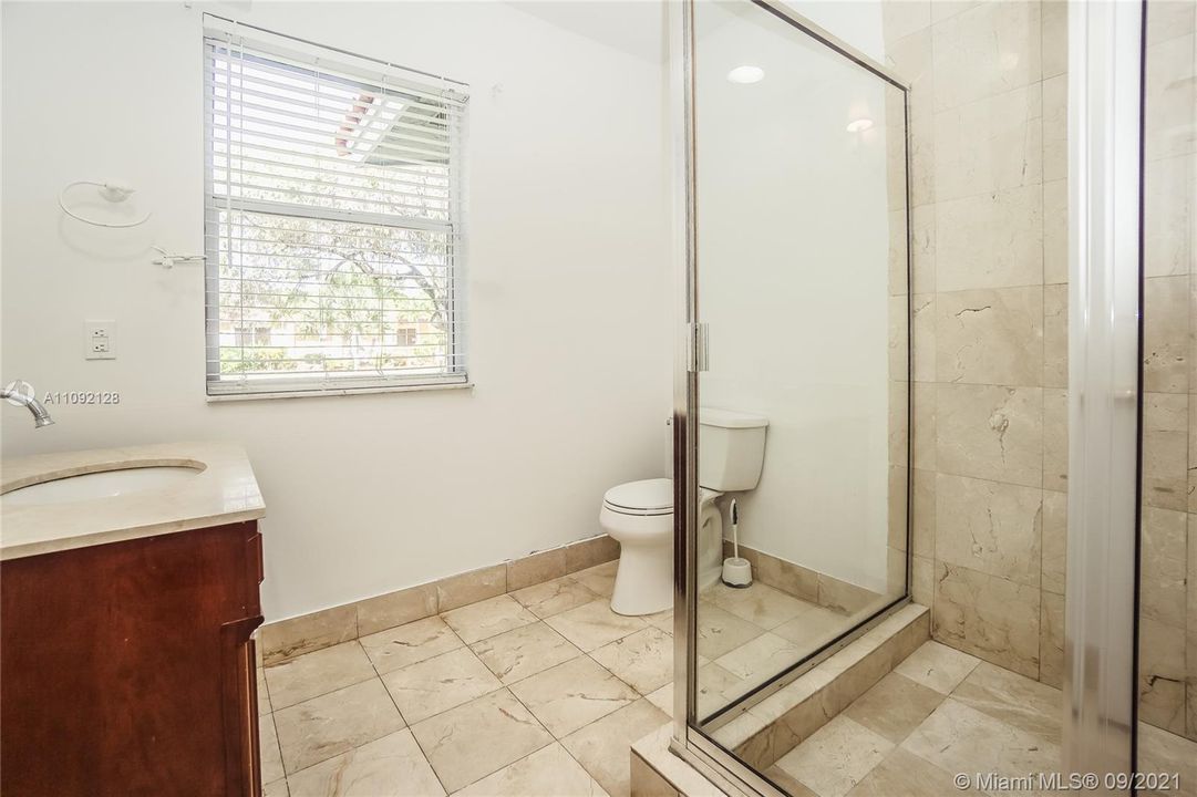 最近售出: $999,000 (4 贝兹, 3 浴室, 2539 平方英尺)