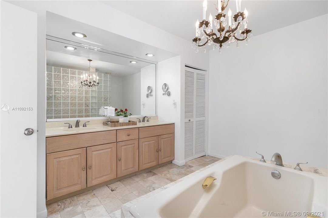 Recently Sold: $1,367,000 (3 beds, 2 baths, 2246 Square Feet)
